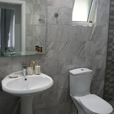 Airy Flat At Xenios Avlais Apartment