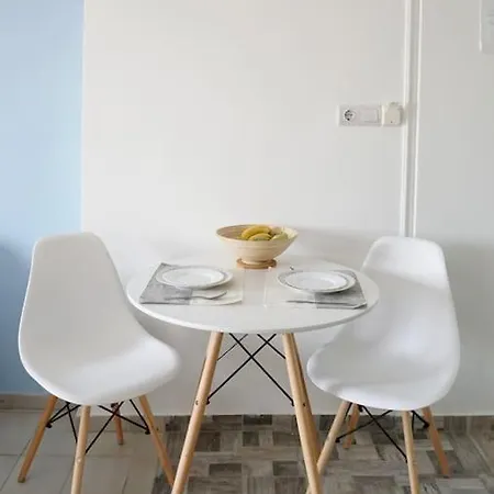 Airy Flat At Xenios Avlais *