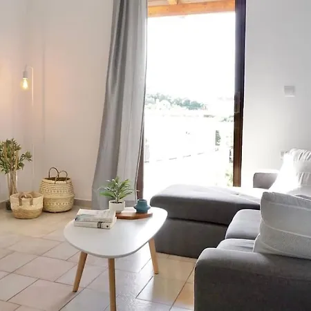 Airy Flat At Xenios Avlais Apartment